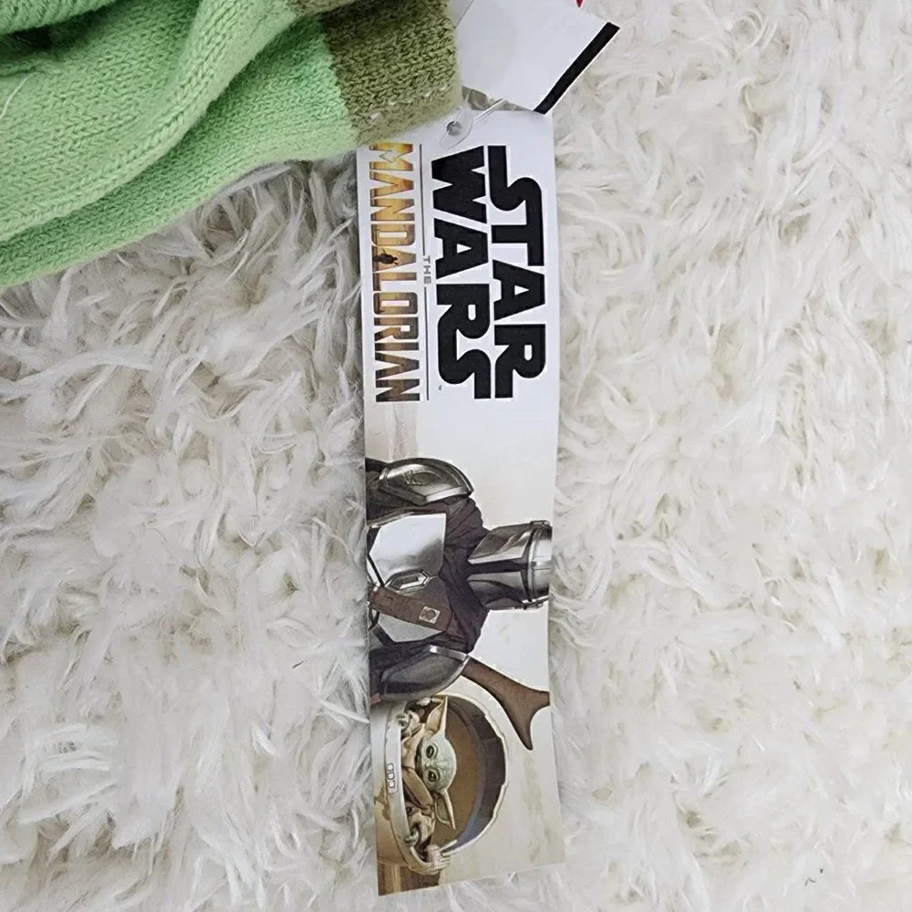 Starwars 2 Pieces Hat and gloves Kid's MANDALORIAN Super Cute !!!!!